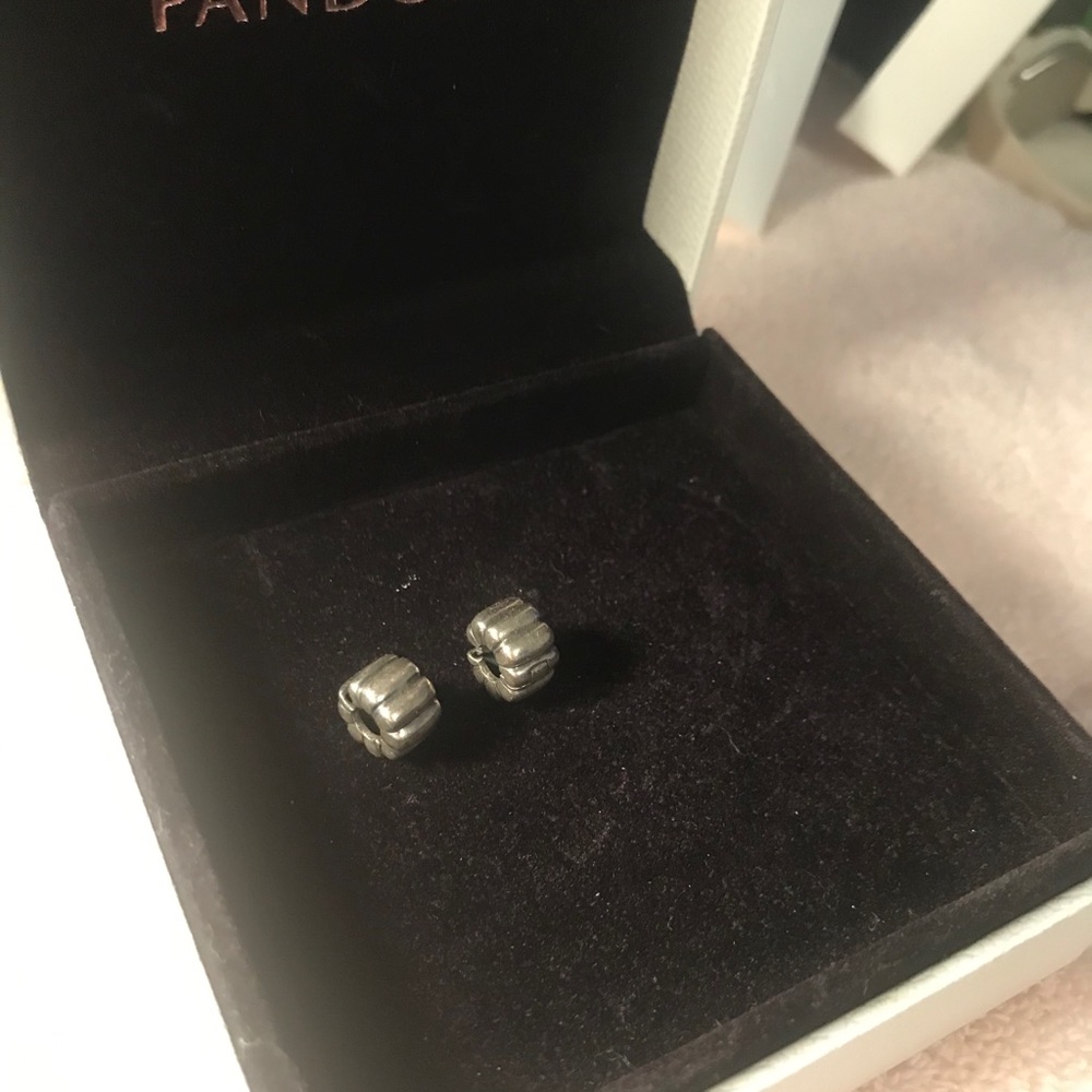 Pandora charm clips